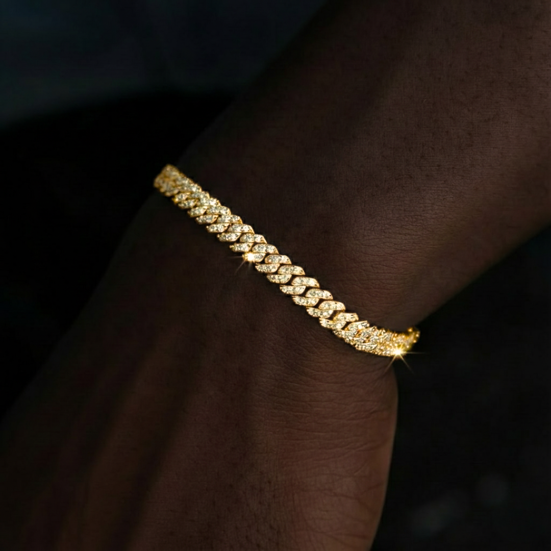 ROYAL ICE VVS1 18K Gold Cuban armband i 18K guld med D-färgade VVS1-moissaniter, perfekt för eleganta tillfällen.