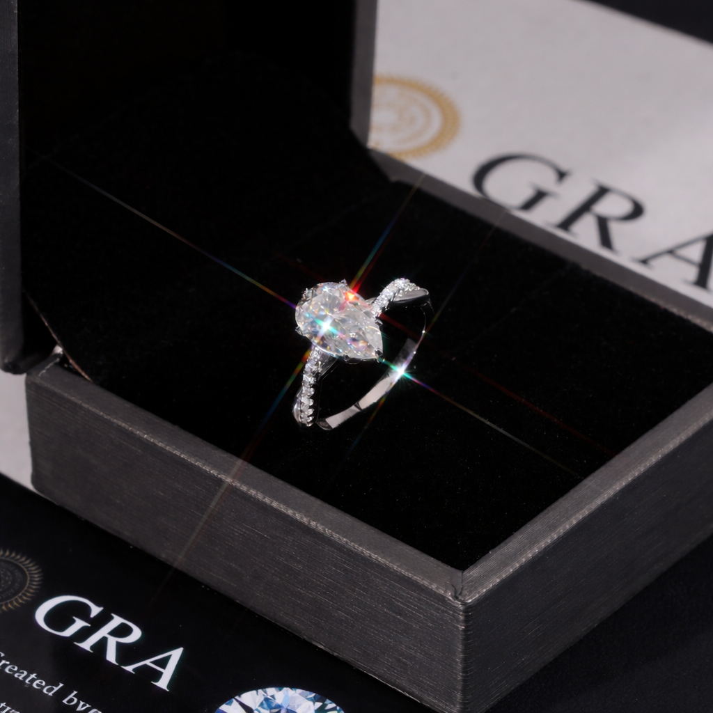 ELEGANT ICE VVS1 18K White Gold Ring