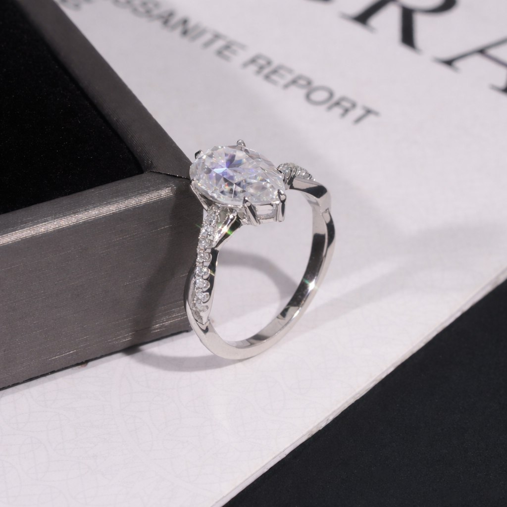 ELEGANT ICE VVS1 18K White Gold Ring