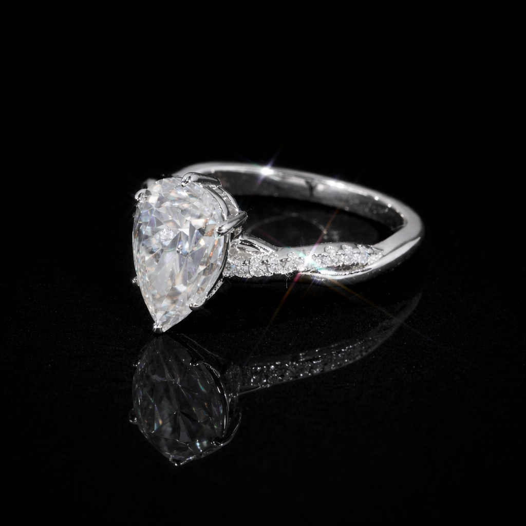 ELEGANT ICE VVS1 18K White Gold Ring