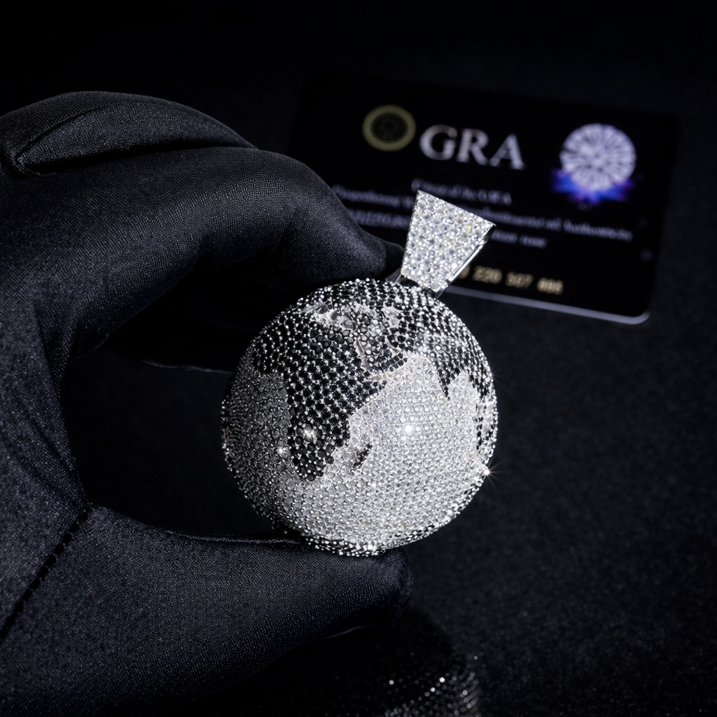 WORLD OF ICE VVS1 18K White Gold Pendant