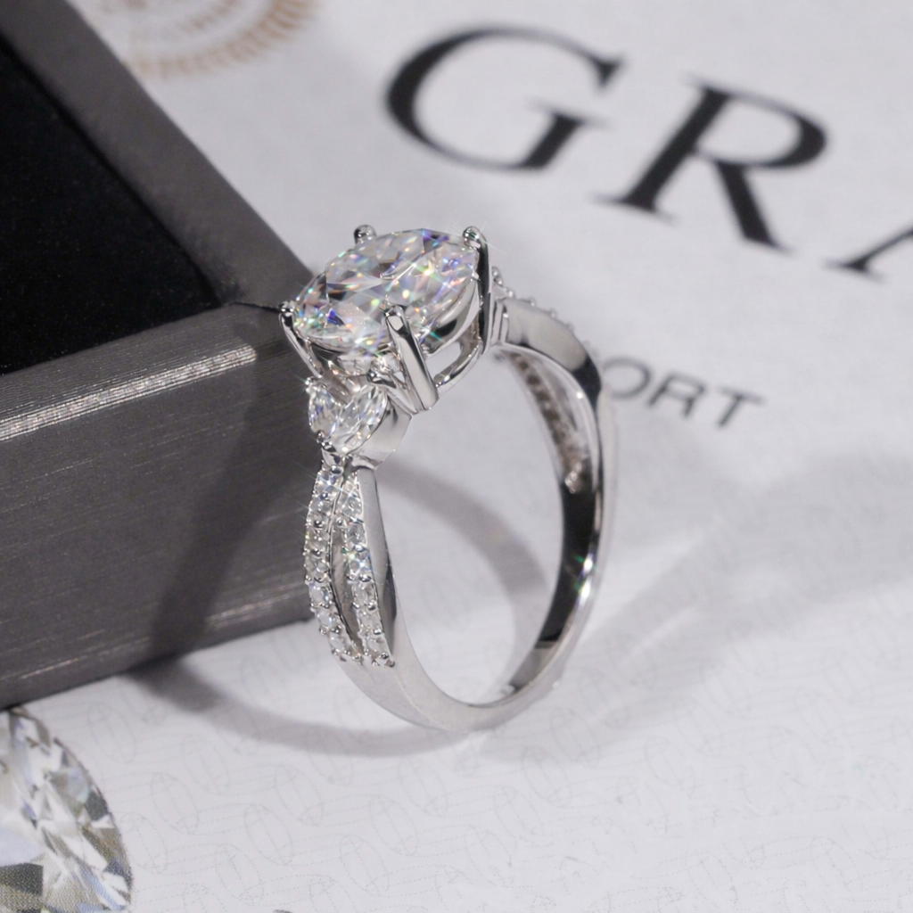 CROWN OF ICE VVS1 18K White Gold Ring