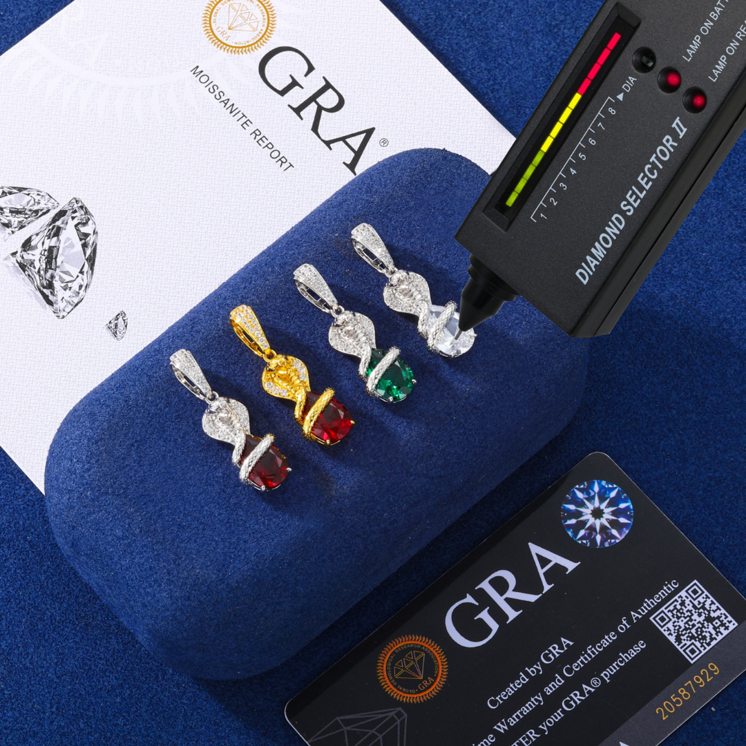 SERPENT OF ICE Red VVS1 18K Gold Pendant