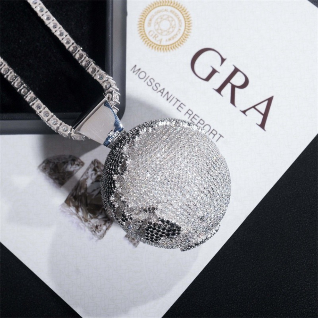 WORLD OF ICE VVS1 18K White Gold Pendant